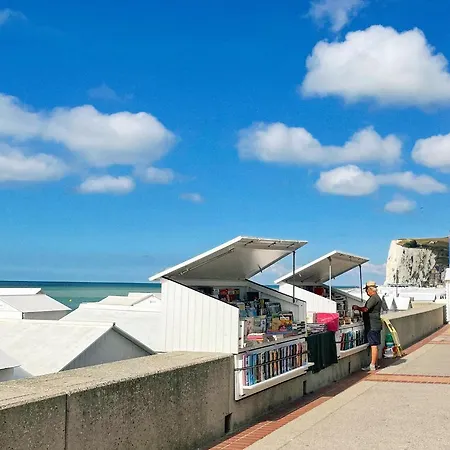 La Decouverte, Front De Mers-les-Bains