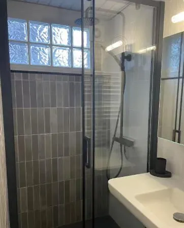 La Decouverte, Front De Apartment